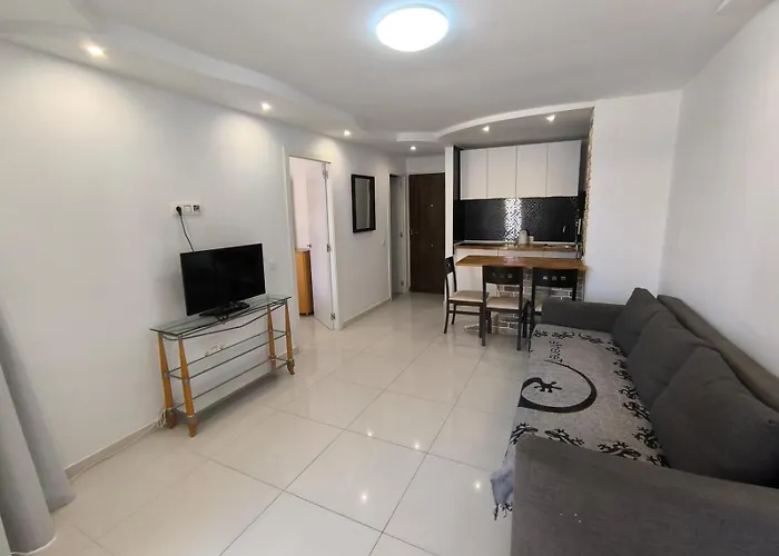 Torres De Yomely Americas * Playa de las Americas (Tenerife)